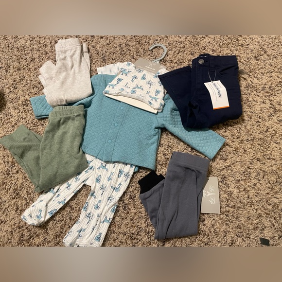 40 piece bundle BABY CLOTHES SIZES 3-6m and 12m sizes vary - Picture 4 of 11